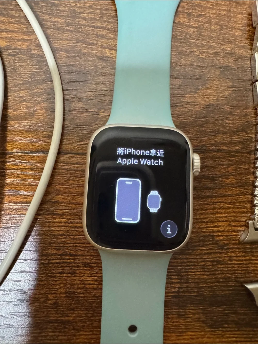 Apple Watch Series 8 GPS, 41mm, Starlight Aluminium Case with S/M Band